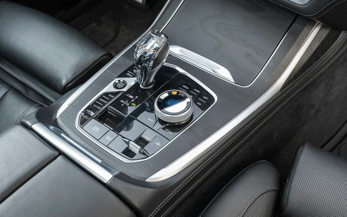 BMW X7 cena 369999 przebieg: 107000, rok produkcji 2020 z Łaskarzew małe 781